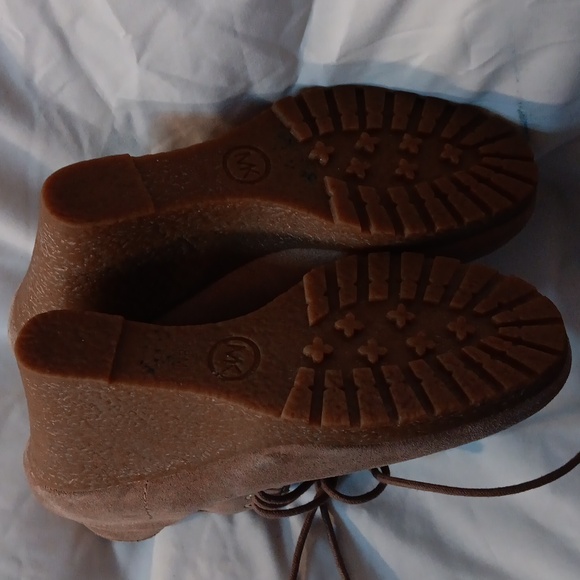 MK Women's Lace up platform Ankle Boots - Picture 5 of 10